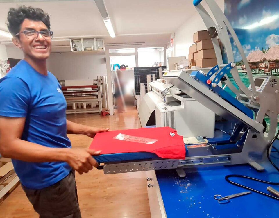 Impresión de vinilos para camisetas y marcaje en Lleida